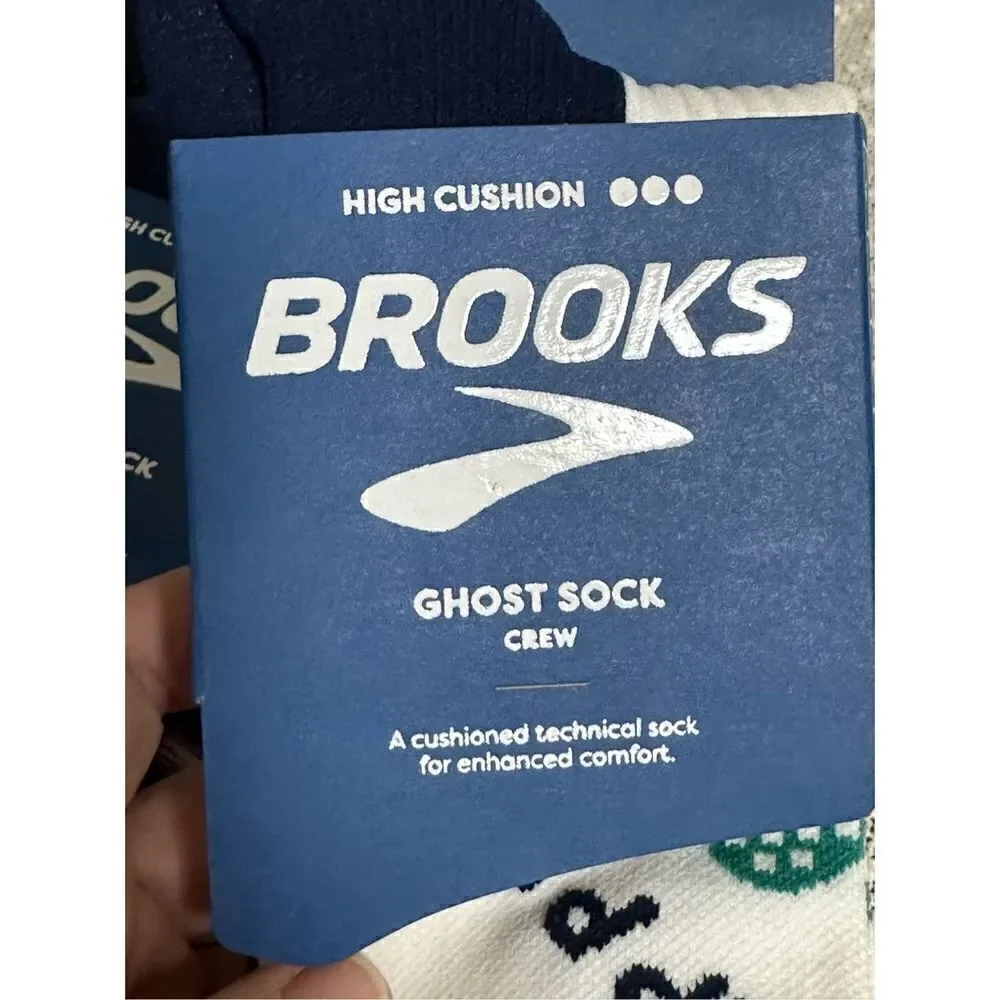 BROOKS Ghost Crew Socks NWT Medium or Large